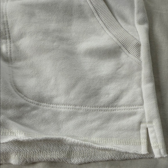 Vineyard Vines White Beach Casual Shorts - Picture 3 of 4